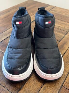 Tommy Hilfiger Black Puffer Slip-On Ankle boots